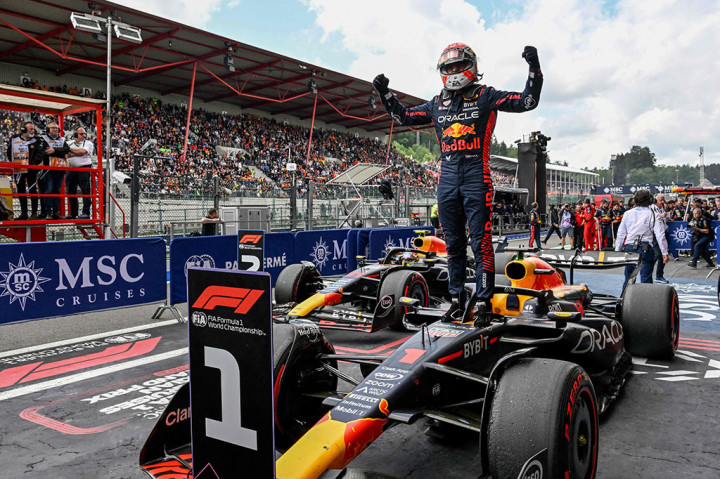 Verstappen juga memenangkan balapan sprint hari Sabtu di Spa-Francorchamps untuk mempertahankan upaya tanpa henti untuk meraih gelar juara dunia Formula Satu ketiga.