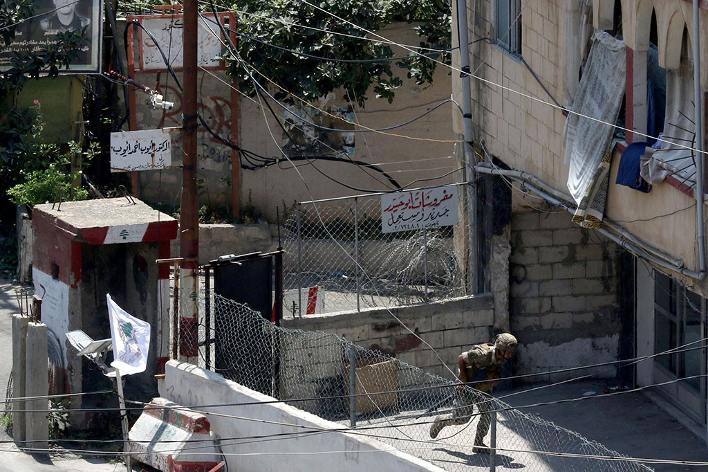 Sedikitnya enam orang tewas pada Minggu, 30 Juli 2023 dalam bentrokan di kamp pengungsi Ain al-Helweh Palestina yang bergolak di Lebanon selatan, kata gerakan Fatah Presiden Palestina Mahmud Abbas dan seorang sumber di kamp tersebut.