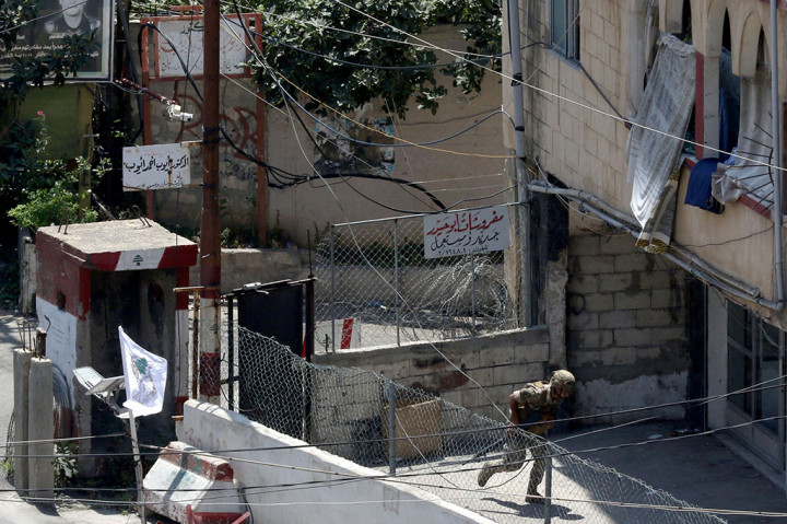 Sedikitnya enam orang tewas pada Minggu, 30 Juli 2023 dalam bentrokan di kamp pengungsi Ain al-Helweh Palestina yang bergolak di Lebanon selatan, kata gerakan Fatah Presiden Palestina Mahmud Abbas dan seorang sumber di kamp tersebut.