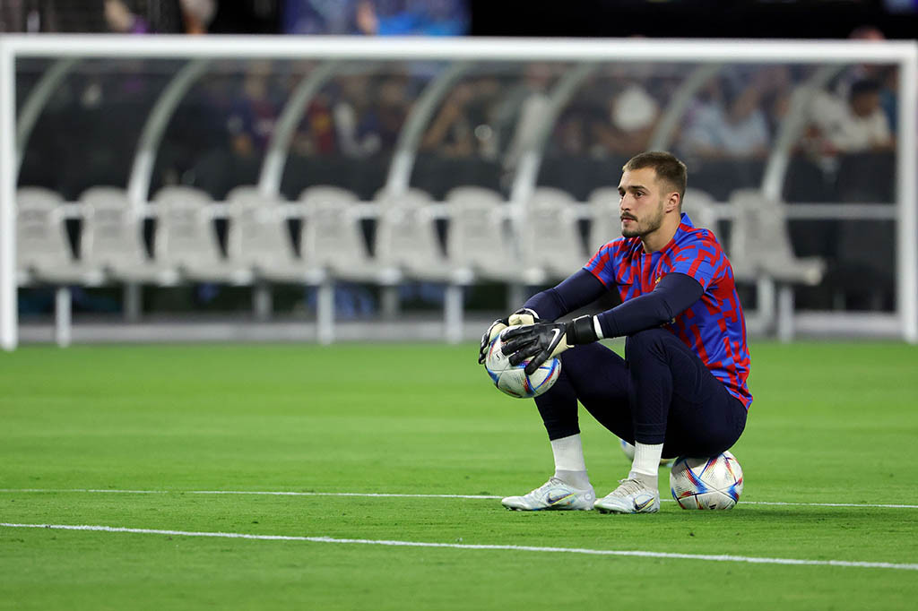 Tenas menjadi rekrutan ketujuh yang didatangkan PSG untuk musim depan setelah Cher Ndour (Benfica), Marco Asensio (Real Madrid), Milan Skriniar (Inter Milan), Kang-in Lee (RCD Mallorca), Lucas Hernandez (Bayern Muenchen), dan Manuel Ugarte (Sporting CP).