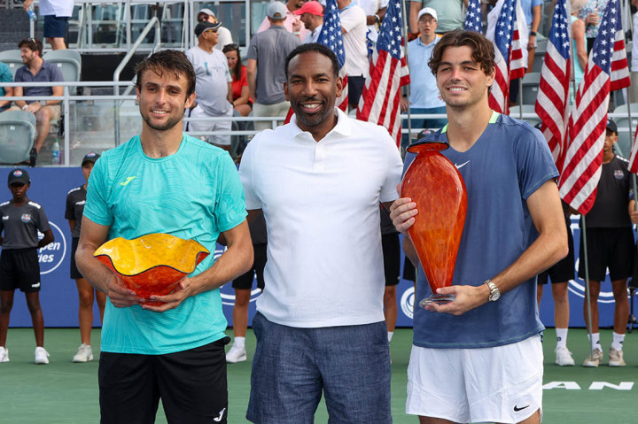Namun, dikutip dari ATP, Vukic menunjukkan karakter yang hebat untuk bangkit dari tepi jurang, akhirnya menahan servis dengan ace untuk memaksakan tie-break.
