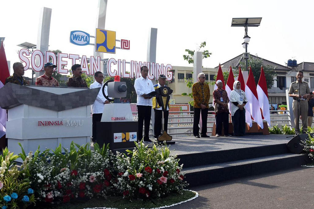 Presiden Joko Widodo menegaskan bahwa penanganan banjir di Provinsi DKI Jakarta harus dilakukan secara komprehensif dari hulu sampai ke hilir. Penegasan tersebut disampaikan Kepala Negara dalam sambutannya saat meresmikan Sodetan Ciliwung di Jakarta Timur, pada Senin, 31 Juli 2023.