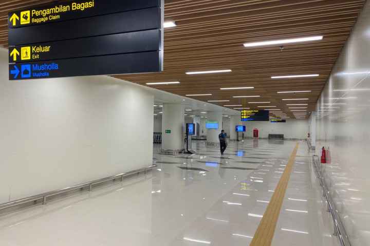 Bandara Juanda menerapkan alur baru kedatangan penumpang penerbangan domestik di Terminal 1. Langkah tersebut dilakukan untuk memberikan kualitas layanan yang lebih baik kepada pengguna jasa penerbangan. Sebab lokasi area kedatangan yang sebelumnya hanya ada di sebelah barat T1, namun kini bertambah satu lokasi di sisi timur.