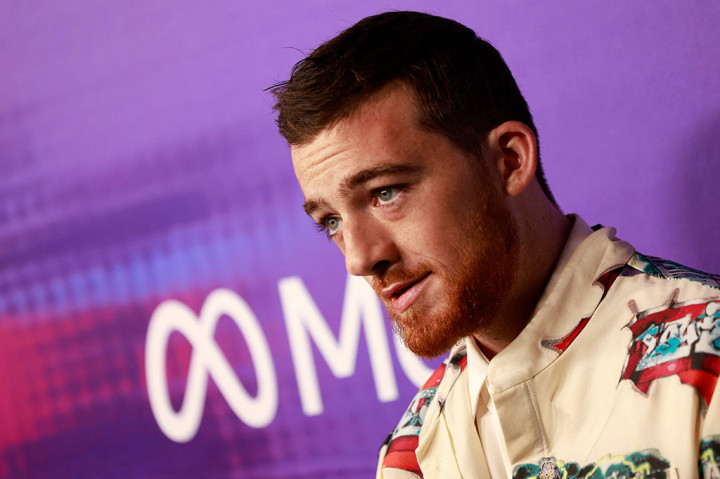 Belum ada keterangan tentang penyebab kematian aktor yang memerankan pengedar narkoba singkat Fezco 'Fez' O'Neill dalam beberapa serial pemenang Penghargaan Emmy tersebut.