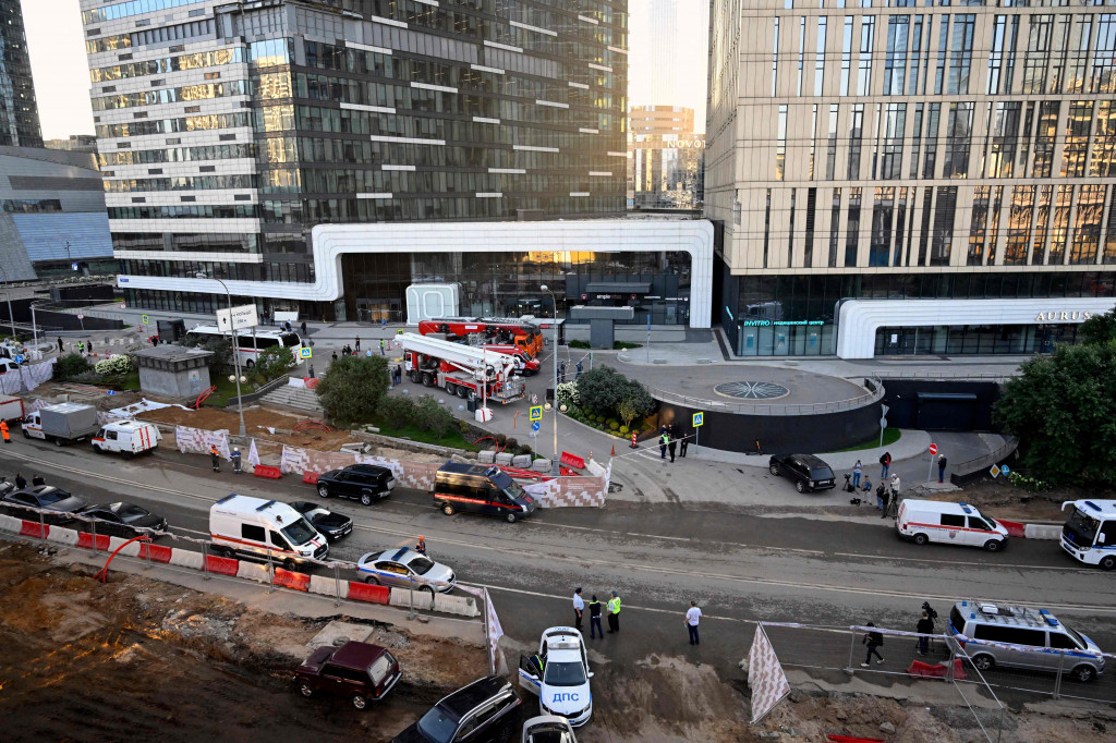 Tak lama setelah serangan pesawat tak berawak, bandara internasional Vnukovo Moskow ditutup sebentar, lapor kantor berita negara TASS.