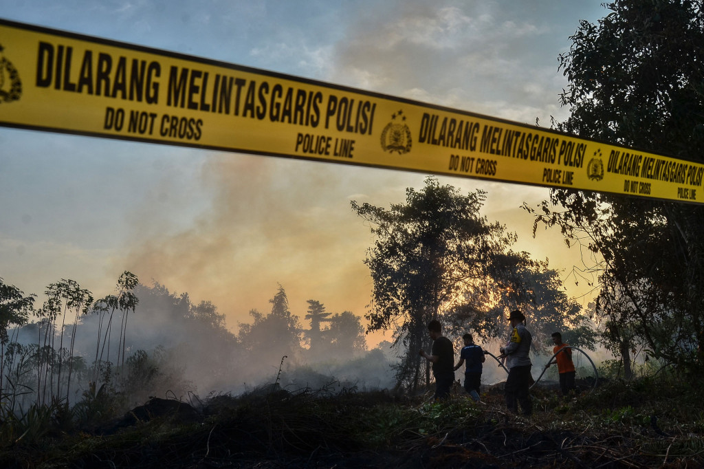 Petugas gabungan terdiri dari TNI, Polri, Manggala Agni, Badan Penanggulangan Bencana Daerah (BPBD) Riau, dan masyarakat setempat berhasil memadamkan kebakaran hutan dan lahan (karhutla) di Kelurahan Gurun Panjang, Kecamatan Bukit Kapur, Dumai, Senin, 31 Juli 2023.