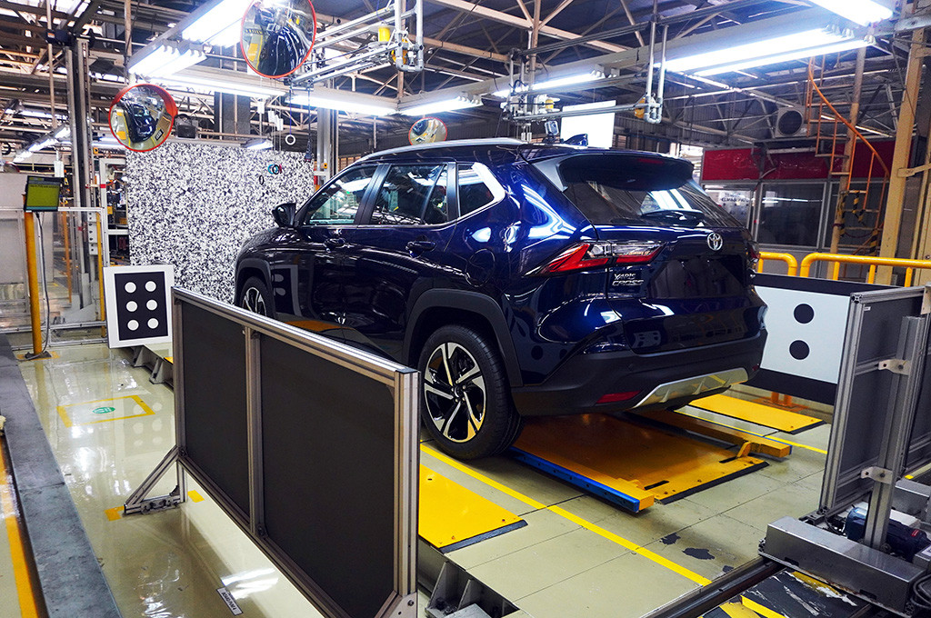 Sebelum mobil keluar pabrik untuk dihantarkan ke dealer, semua mobil yang diproduksi harus melewati line final inspection. Tujuannya adalah memastikan mobil benar-benar diproduksi dengan baik dan seluruh fiturnya bekerja.