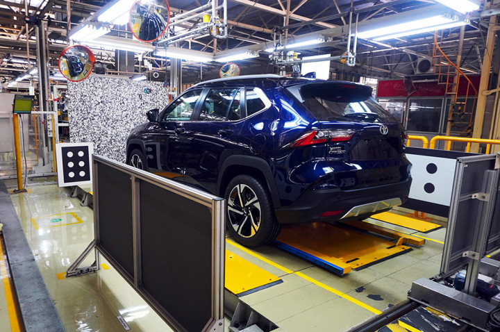 Sebelum mobil keluar pabrik untuk dihantarkan ke dealer, semua mobil yang diproduksi harus melewati line final inspection. Tujuannya adalah memastikan mobil benar-benar diproduksi dengan baik dan seluruh fiturnya bekerja.