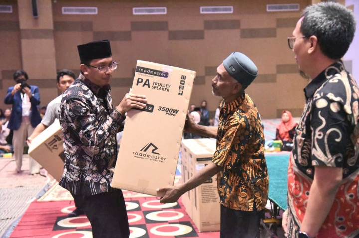 Pemerintah Kabupaten Sidoarjo memberikan bantuan sound system portabel ke 8.820 RT di 18 kecamatan.
