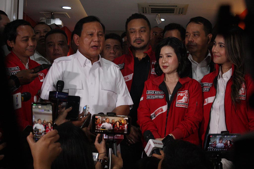 Prabowo tiba di basecamp PSI pada pukul 16.54 WIB. Ia disambut oleh sejumlah petinggi PSI, di antaranya Wakil Ketua Dewan Pembina PSI Grace Natalie dan Ketua Umum DPP PSI Giring Ganesha.