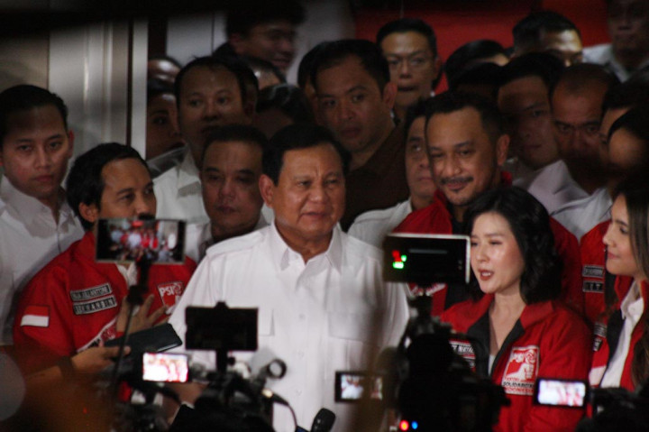 Bakal calon presiden sekaligus Ketua Umum Partai Gerindra Prabowo Subianto beserta rombongan menyambangi Kantor DPP Partai Solidaritas Indonesia (PSI), Jalan Wahid Hasyim, Jakarta, Rabu, 2 Agustus 2023.