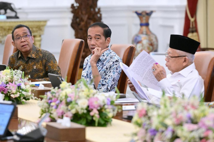 Presiden Joko Widodo (Jokowi) memerintahkan jajaran menteri untuk mengkaji tata kelola penempatan Pekerja Migran Indonesia (PMI) agar para penyumbang devisa tersebut mendapatkan perlindungan yang lebih baik.