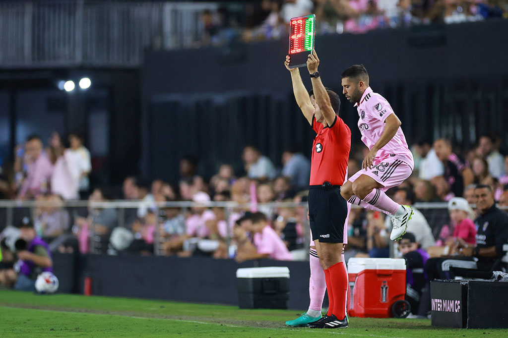 Mantan bintang Barcelona lainnya Jordi Alba melakukan debutnya untuk Miami, masuk sebagai pemain pengganti pada menit ke-64