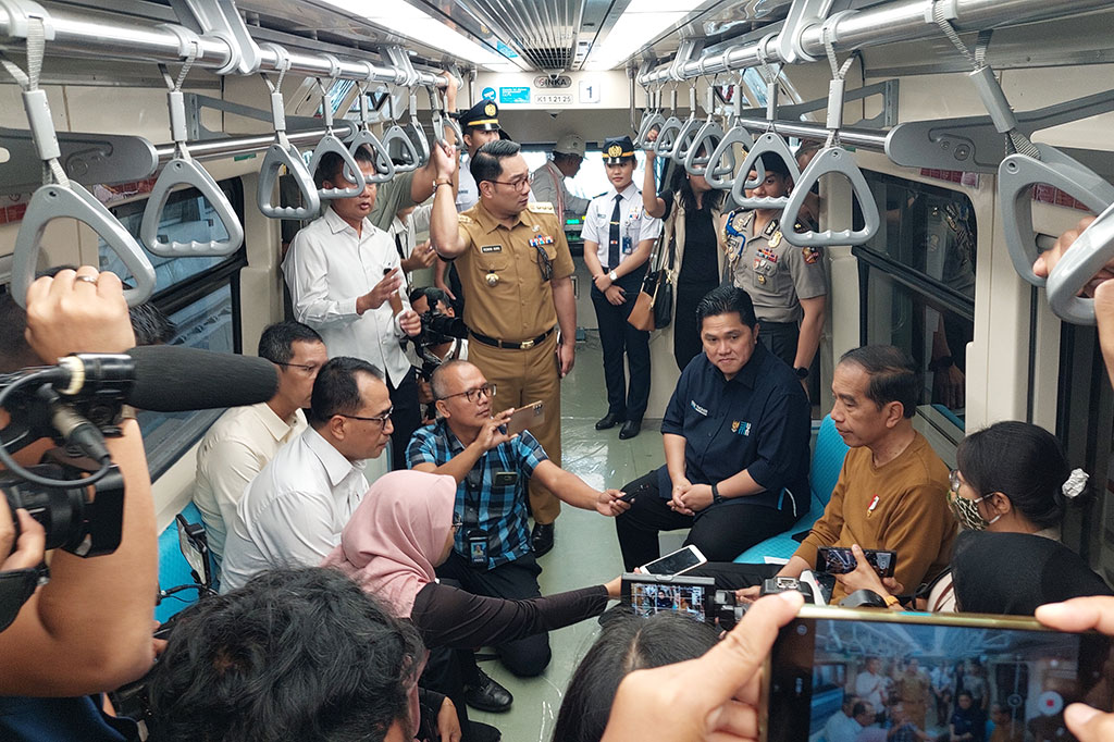 Presiden Jokowi menilai wajar apabila masih ditemukan beberapa kekurangan dalam pengoperasian LRT Jabodebek selama masa uji coba. Ia mengaku juga tidak berekspetasi LRT Jabodebek dapat beroperasi secara sempurna.