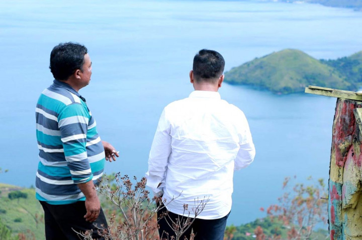 Wisata Indah Sippan (WIS) di Huta (Dusun) Sippan, Nagori (Desa) Pamatang Silimahuta Barat, Kecamatan Pamatang Silimahuta, Simalungun Sumatra Utara menyajikan spot dan pesona alam yang indah yang dikelilingi oleh Danau Toba.