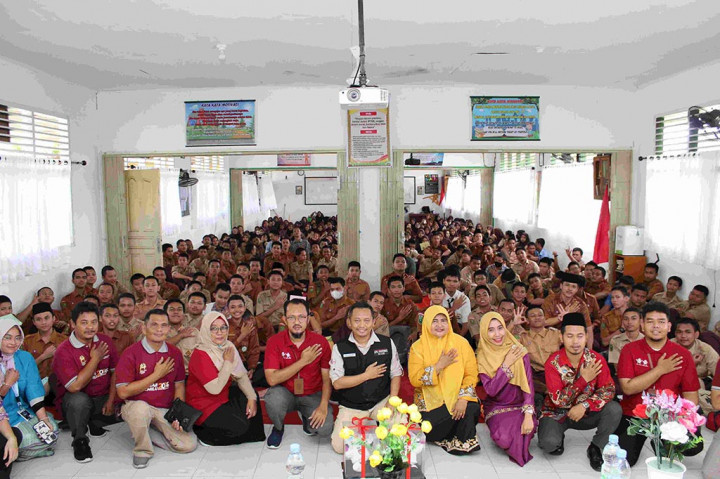 Koordinator Divisi Sosialisasi, Pendidikan Pemilih, Parmas, dan SDM KPU Riau Nugroho Noto Susanto atau yang akrab disapa Nugi mengatakan pentingnya demokrasi dalam Pemilu. Ia juga mengatakan basis demokrasi adalah rakyat, hal itulah yang membedakan negara-negara demokrasi dengan negara lain yang menganut paham teokrasi.