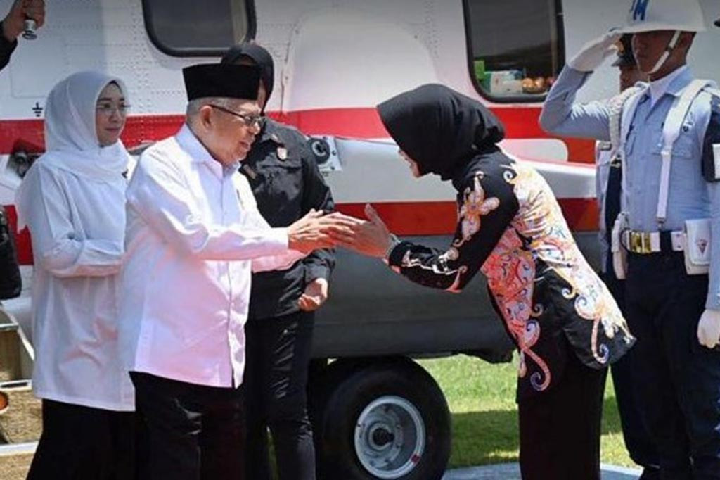 Wapres Ma'ruf Amin beserta Ibu Wury Ma’ruf Amin didampingi oleh Gubernur Kalimantan Utara beserta Ibu Rachmawati Zainal dan rombongan terbatas menggunakan Helikopter VVIP Kepresidenan Super Puma tiba di Lapangan Sei Bajau, Kabupaten Nunukan, Kamis, 3 Agustus 2023.