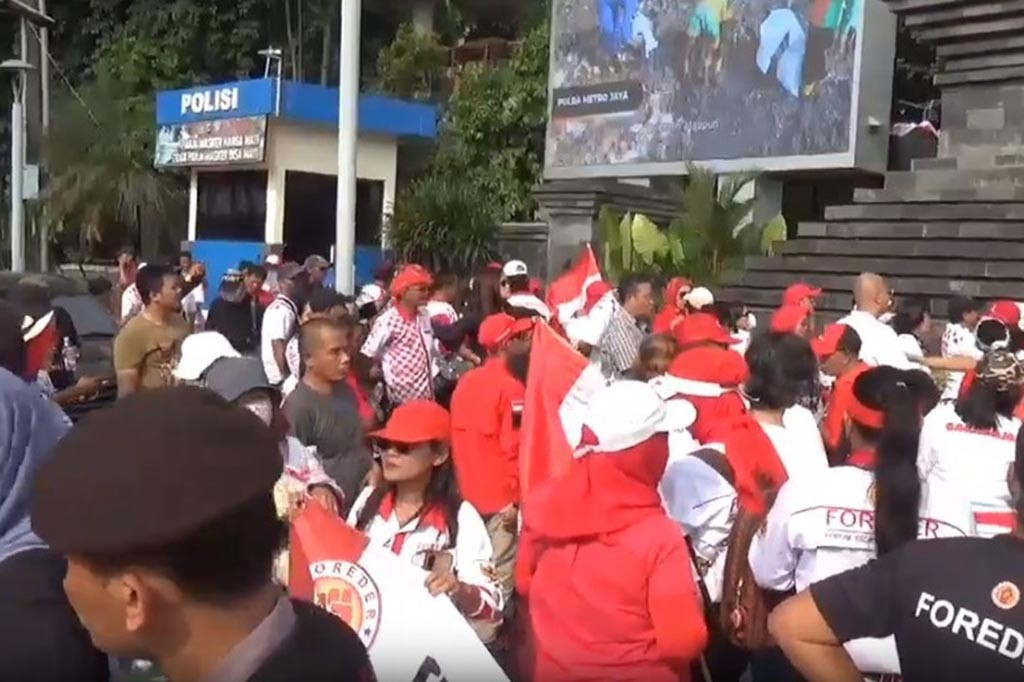 Oscar Pendong juga menilai pernyataan Rocky Gerung di salah satu diskusi tersebut merupakan sebuah provokasi dan ujaran kebencian terhadap pemimpin negara.