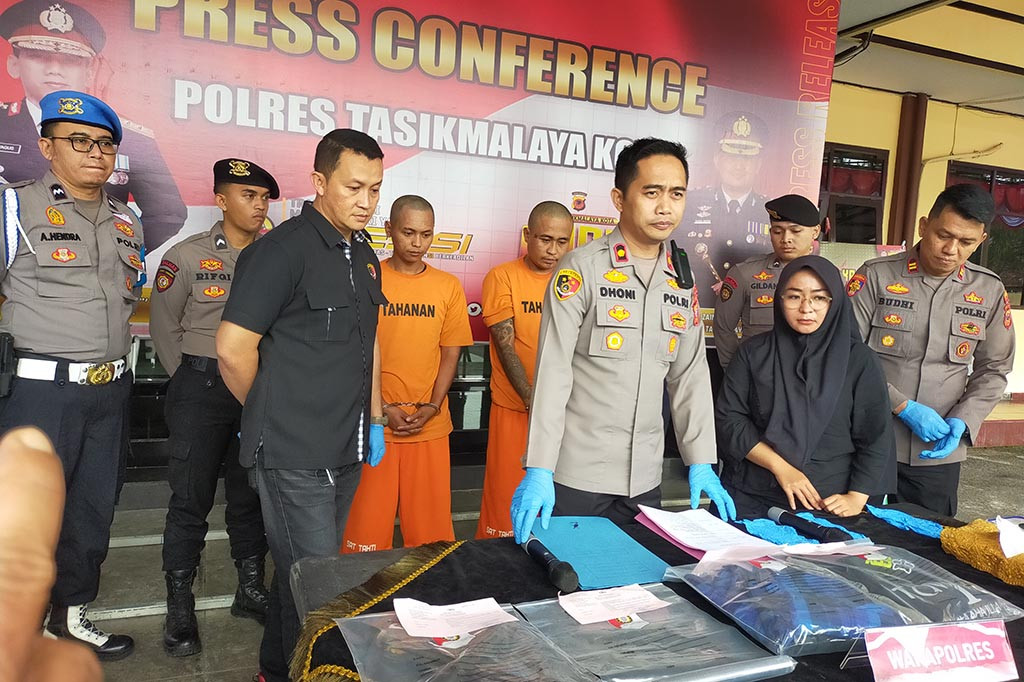 Wakil Kepala Polres Tasikmalaya Kota Kompol Dhoni Erwanto mengatakan, pengeroyokan itu terjadi di Jalan Perintis Kemerdekaan, Kawalu pada 4 Juli 2023 yang bermula ketika mobil tangki Pertamina hendak mendahului angkot 03 jurusan Pancasila-Kawalu yang berada di depannya. Namun, sebelum kejadian sopir tangki sempat membunyikan klakson dan melambaikan tanga