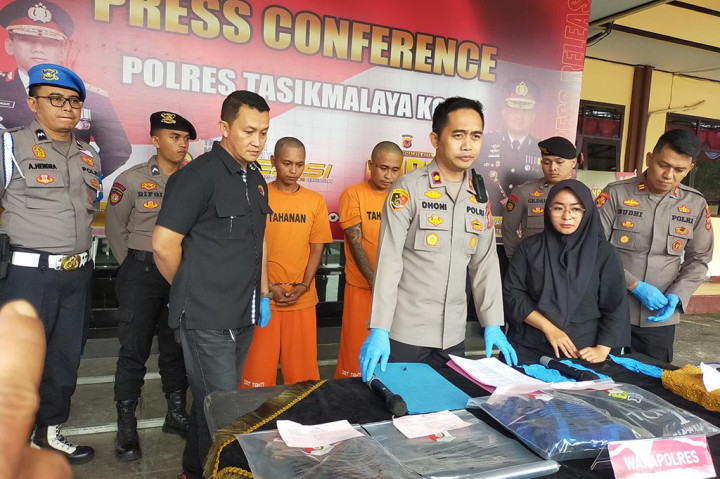 Wakil Kepala Polres Tasikmalaya Kota Kompol Dhoni Erwanto mengatakan, pengeroyokan itu terjadi di Jalan Perintis Kemerdekaan, Kawalu pada 4 Juli 2023 yang bermula ketika mobil tangki Pertamina hendak mendahului angkot 03 jurusan Pancasila-Kawalu yang berada di depannya. Namun, sebelum kejadian sopir tangki sempat membunyikan klakson dan melambaikan tanga