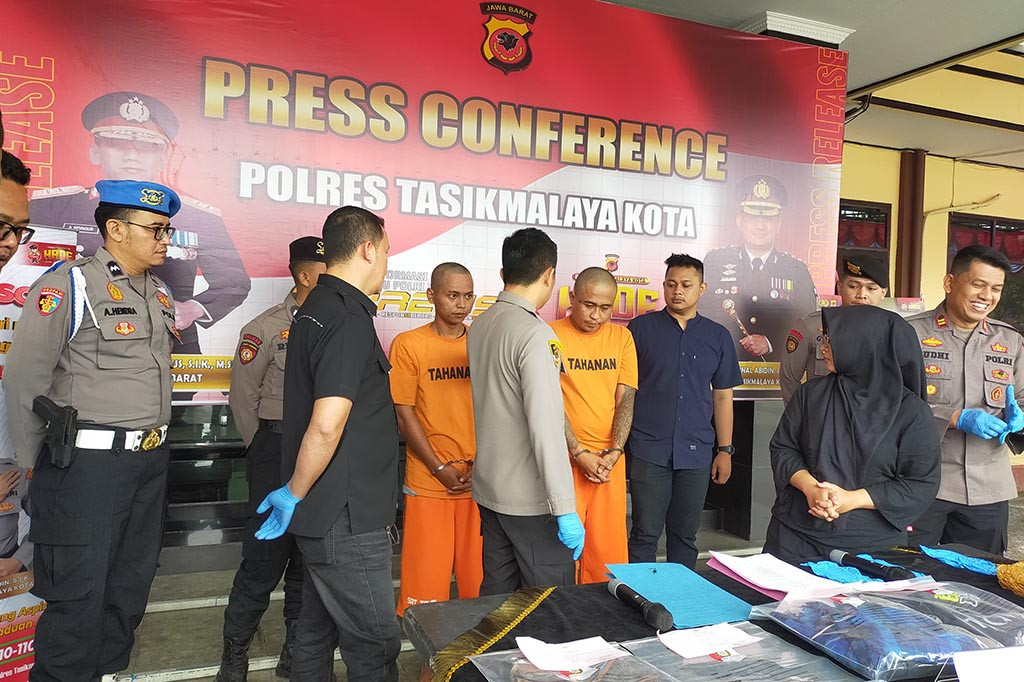 Satuan Reserse Kriminal Polres Tasikmalaya Kota telah berhasil menangkap dua tersangka berinisial FR, 31, dan AFS, 25, warga Kecamatan Kawalu, Kota Tasikmalaya, Jawa Barat. Kedua tersangka, melakukan pengeroyokan terhadap sopir dan kernet mobil tangki Pertamina yang terjadi di Jalan Perintis Kemerdekaan.