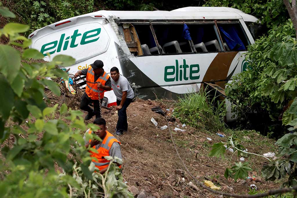 Tidak ada konfirmasi langsung mengenai kewarganegaraan para korban, meskipun media lokal melaporkan bahwa warga India dan Afrika diyakini termasuk di antara mereka.