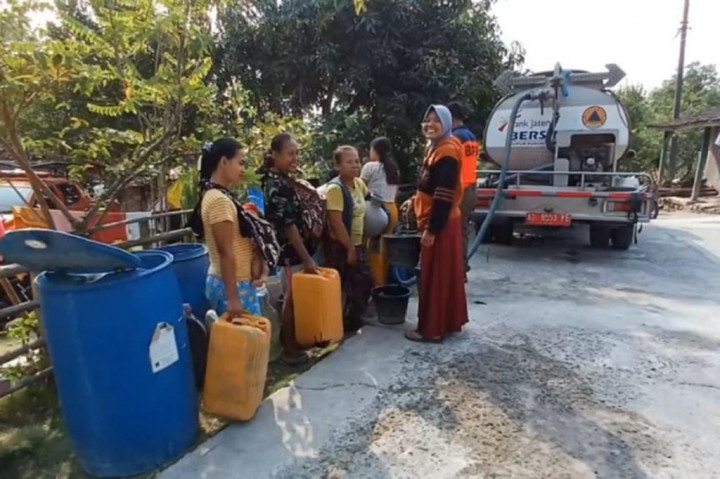  Fenomena El Nino pada musim kemarau tahun ini sudah mulai menggerus ketersediaan air bersih di pukuhab desa yang tersebar di enam kecamatan, Kabupaten Sragen, Jawa Tengah sejak Juni lalu.