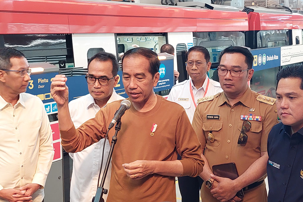 Presiden Joko Widodo (Jokowi) ingin Lintas Rel Terpadu (LRT) Jabodebek tidak terburu-buru diopersionalkan. Jokowi menginginkan faktor keselamatan dan keamanan harus diutamakan.