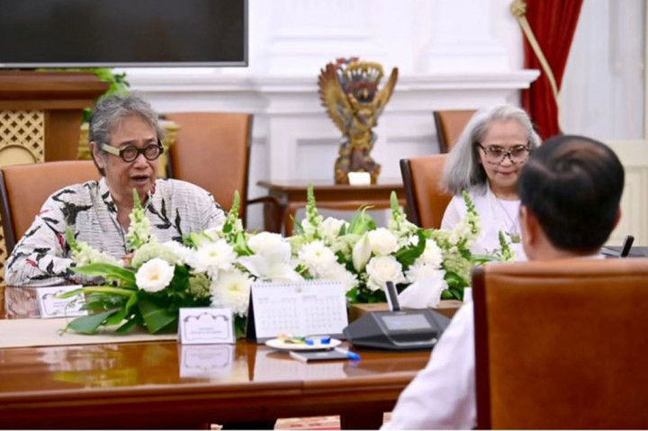 Seniman Butet Kartaredjasa dalam pertemuan dengan Presiden Joko Widodo di Istana Merdeka, Jakarta, Kamis, 3 Agustus 2023, mempresentasikan sebuah tarian untuk mengakomodasi keberagaman budaya yang ada di Ibu Kota Nusantara (IKN).
