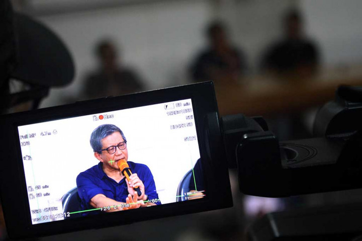 Disinggung terkait adanya sejumlah pihak yang melaporkan dirinya ke kepolisian akibat kritiknya tersebut, Rocky menegaskan bahwa dia siap menanggung semua itu. 