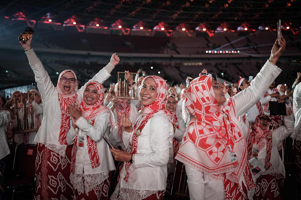 Rekor dunia itu memecahkan rekor sebelumnya yang diselenggarakan oleh Kedutaan Besar RI untuk Amerika Serikat dan Badan Kerjasama Penanaman Modal (BKPM) di Washington DC tahun 2011. Sebanyak 5.182 orang dari berbagai bangsa berhasil mencetak rekor dunia pada acara tersebut.