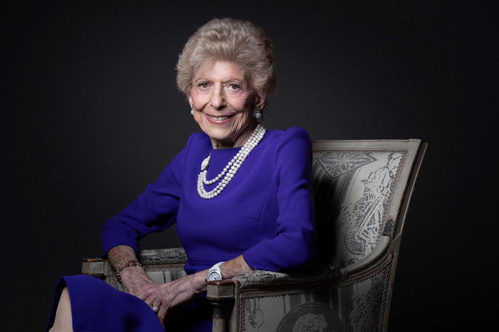 Presiden Prancis Emmanuel Macron memujinya sebagai seorang sejarawan besar, wanita pertama yang menjadi sekretaris tetap Academie Francaise seperti itu, warisannya abadi.