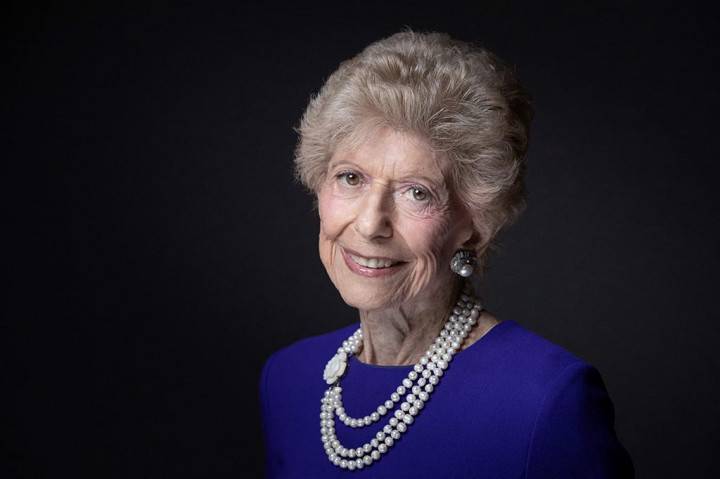 Carrere d'Encausse adalah penulis biografi Lenin dan Stalin.