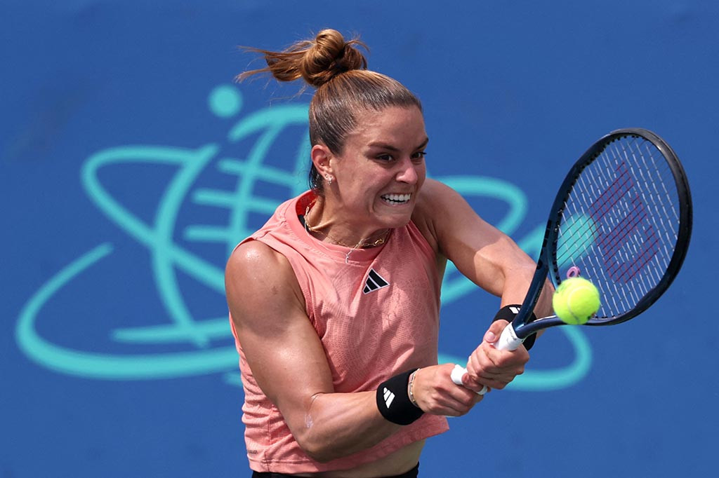 Sakkari akan melawan petenis Amerika lainnya di final hari Minggu setelah Coco Gauff mengalahkan petenis Rusia Liudmila Samsanova, juara bertahan, dengan straight set.