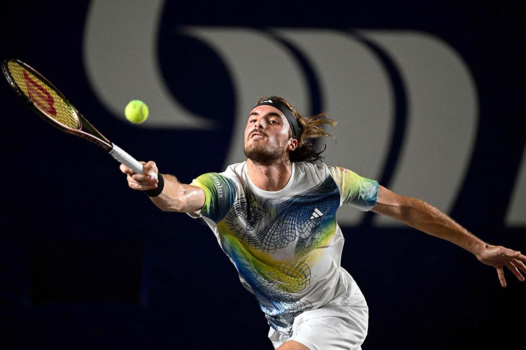 Tsitsipas, runner-up Australia Terbuka tahun ini, merebut mahkota lapangan keras luar ruang ATP pertamanya di final ketiganya tahun ini, setelah kalah dari Novak Djokovic di Melbourne dan peringkat teratas Carlos Alcaraz di Barcelona pada April.