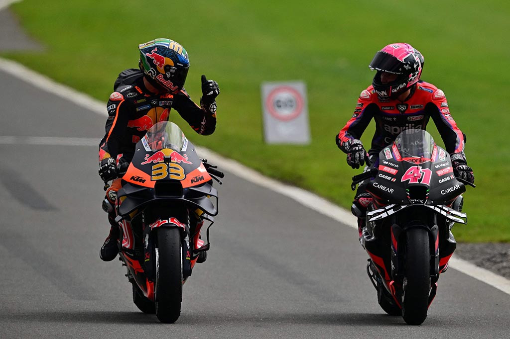 Brad Binder dari KTM menyelesaikan podium pada kembalinya MotoGP setelah jeda pertengahan musim.