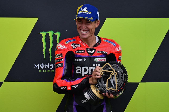 Hujan mulai memerciki sirkuit di akhir pertandingan untuk menambah bumbu pada akhir yang menegangkan dengan Espargaro menentukan langkah menentukannya di Bagnaia dengan sempurna.