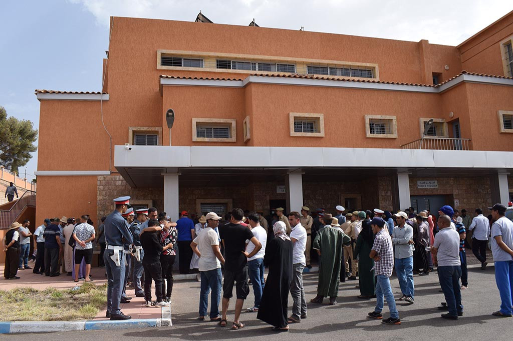 Omar Majjane, yang bekerja untuk sebuah LSM lokal, mengatakan minibus tersebut tidak memiliki izin, dan ini merupakan masalah yang mempengaruhi penduduk daerah pegunungan, khususnya di provinsi Azilal.