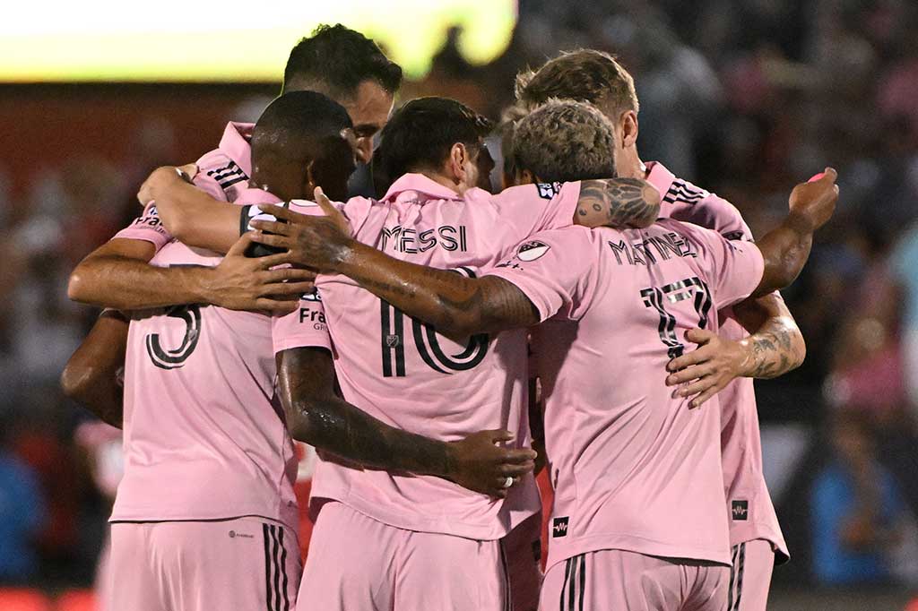 Lionel Messi membawa Inter Miami unggul terlebih dahulu pada menit keenam usai menyelesaikan umpan tarik Jordi Alba.