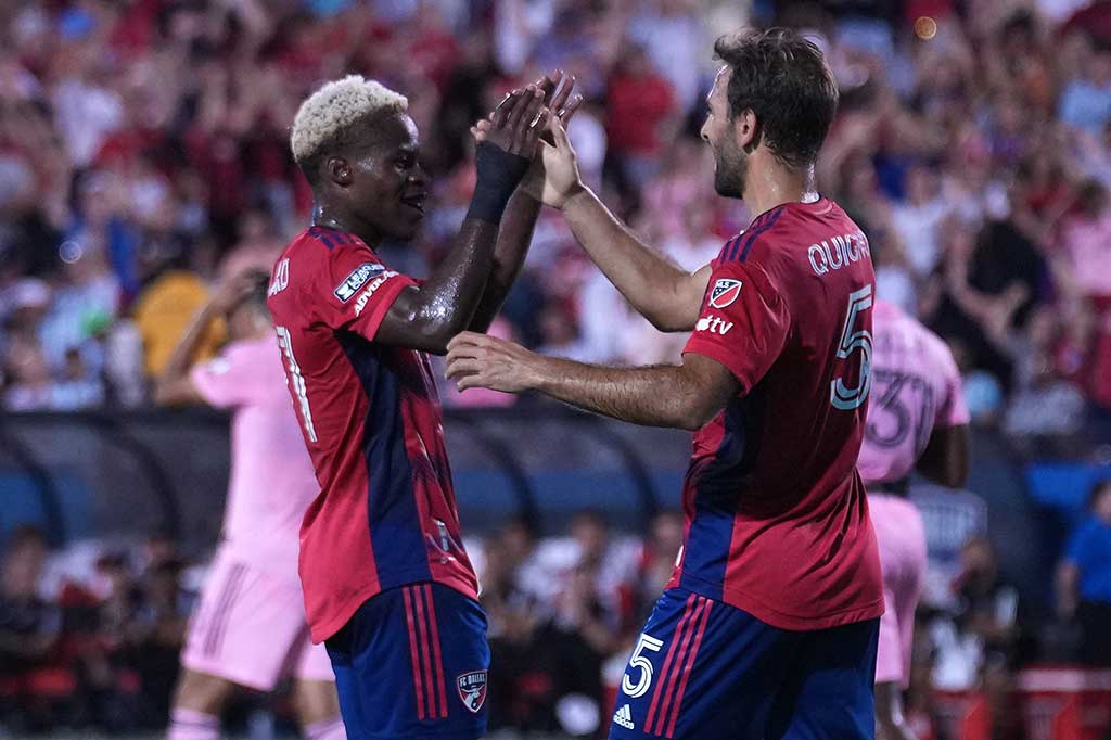 Dallas baru bisa menyamakan kedudukan pada menit ke-37 lewat sepakan first time pemain Argentina Facundo Quignon, menyambut umpan tarik bek sayap Marco Farfan yang melakukan overlap.