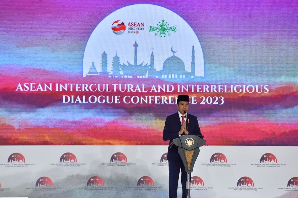 Presiden RI Joko Widodo (Jokowi) menelepon untuk itu seharusnya negara-negara anggota ASEAN yang memiliki semangat religius yang tinggi mampu menjadi jangkar perdamaian dunia.