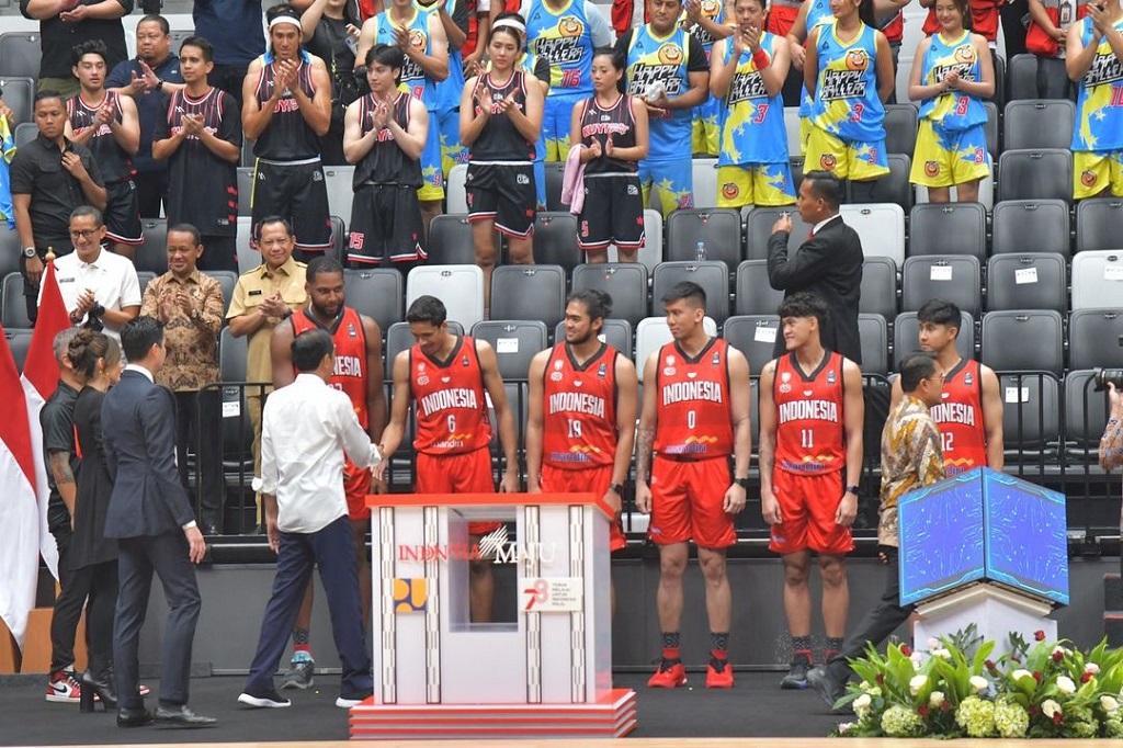 “Ini diharapkan setelah ini terus event-event, baik nasional maupun internasional, bisa diadakan di Indonesia Arena ini,” ucap Presiden dalam keterangannya di hadapan awak media usai peresmian.