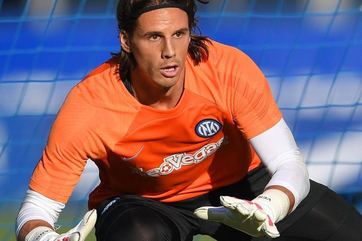 Rincian transfernya tidak diungkapkan, tetapi media Italia mengatakan bahwa Inter telah mengeluarkan dana sekitar enam juta euro (Rp100 miliar) untuk mengamankan tanda tangannya dan mengontrak sang pemain hingga Juni 2026.