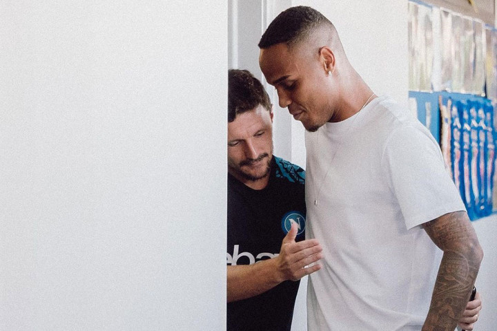 Fabrizio Romano melalui Twitter-nya mengatakan bahwa Natan bergabung dengan Napoli dengan biaya 10 juta euro atau sekitar Rp167,4 miliar dengan kontrak lima tahun sampai 2028. 