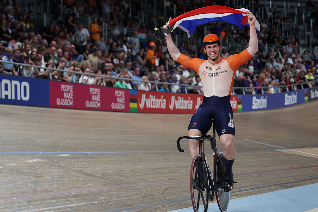 Pembalap sepeda berusia 26 tahun itu mendominasi jalannya balapan dengan mengalahkan pesepeda asal Trinidad & Tobago Nicholas Paul di babak final, untuk menjadi sprinter pertama dalam sejarah yang memenangkan lima gelar juara dunia berturut-turut sejak tahun 1992.