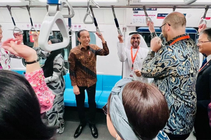 Menurut Presiden, momentum dirinya mengajak dubes menaiki MRT sudah bukan pertama kalinya dilakukan. 