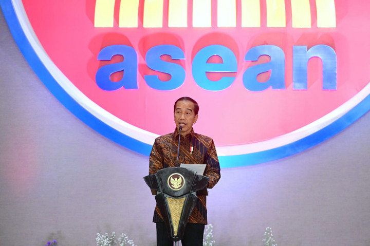 Presiden Joko Widodo mendorong seluruh anggota ASEAN meneguhkan kembali tekad untuk menjadikan Asia Tenggara sebagai kawasan yang damai dan sejahtera. Meski dinamika global saat ini tidak mudah, tetapi Presiden meyakini ASEAN akan mampu melewati tantangan tersebut.