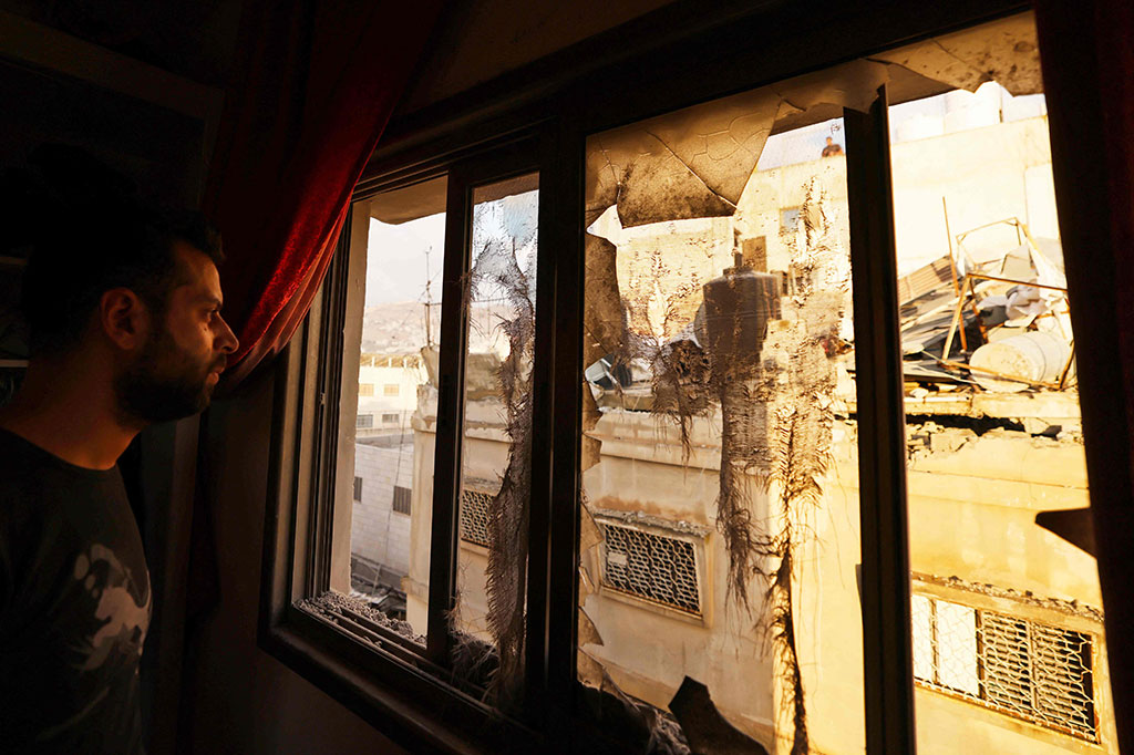 Saksi mata mengatakan kepada AFP bahwa tentara bentrok dengan warga Palestina, beberapa dari mereka bersenjata, saat mereka memasuki kota.