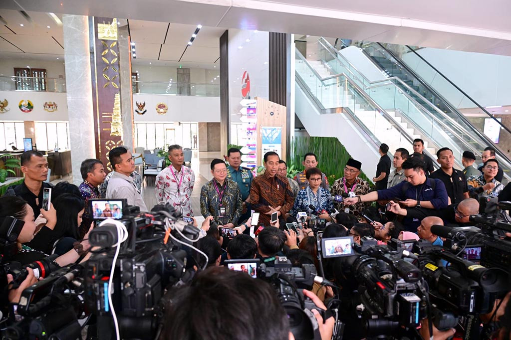 “Pada kenyataannya memang tidak gampang, sangat kompleks, konfliknya sudah bukan konflik satu dengan dua, tapi dengan tiga, dengan empat, dengan lima, sehingga memerlukan waktu dan itu bisa terjadi kalau semua stakeholder yang ada di Myanmar itu mau, memiliki kemauan yang sama untuk menyelesaikan masalah itu. Kalau enggak, memang sangat sulit,” tandasnya. 