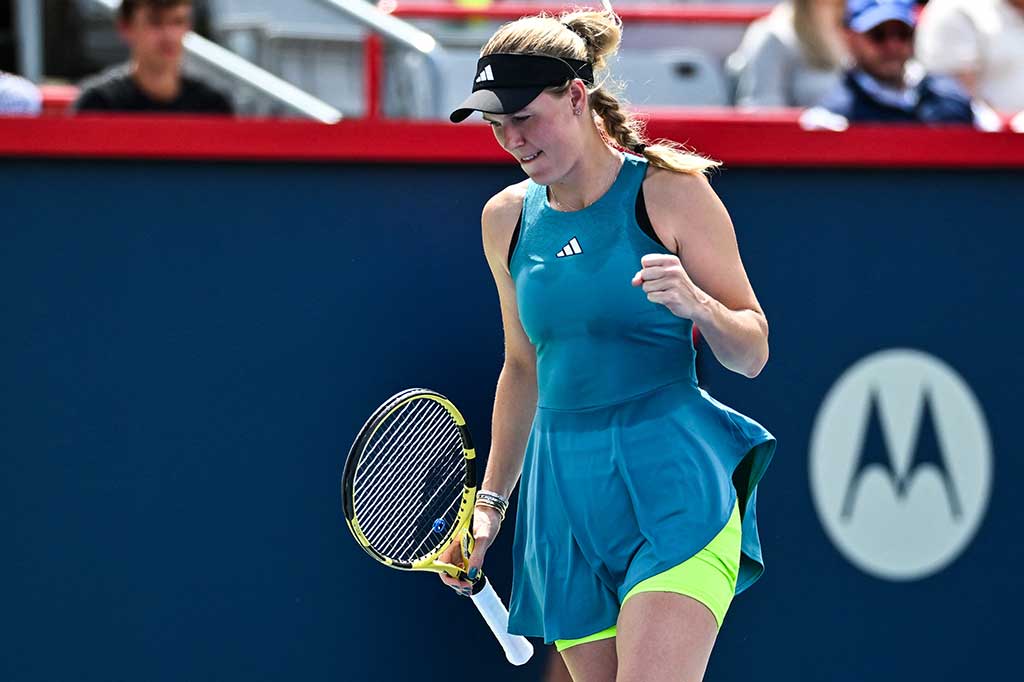 Bintang Denmark berusia 33 tahun itu mengalahkan petenis kualifikasi Australia peringkat 115 Kimberly Birrell 6-2, 6-2 dalam pertandingan comebacknya di babak pertama turnamen lapangan keras itu, sebuah persiapan untuk AS Terbuka, yang akan dimulai pada 28 Agustus di New York.